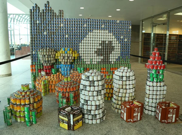 Jídlo sochařství na 10th roční Long Island Canstruction soutěži v Uniondale. — Stock fotografie