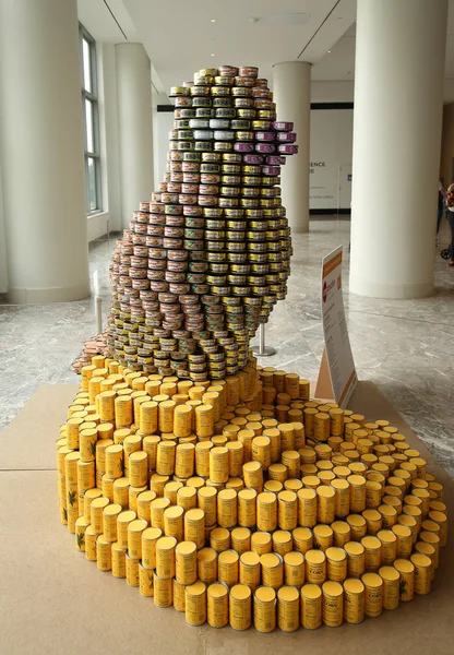 Escultura de alimentos apresentada no 24th Annual Canstruction Competition em Nova York — Fotografia de Stock