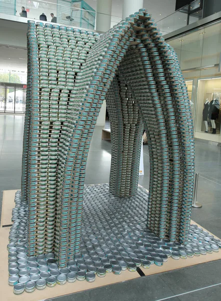 Escultura de alimentos apresentada no 24th Annual Canstruction Competition em Nova York — Fotografia de Stock