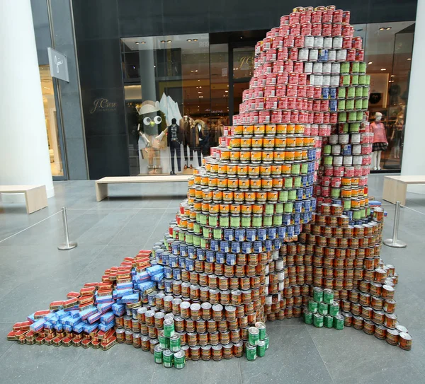 Food sculpture presented at 24th Annual Canstruction competition in New York — Stock Photo, Image