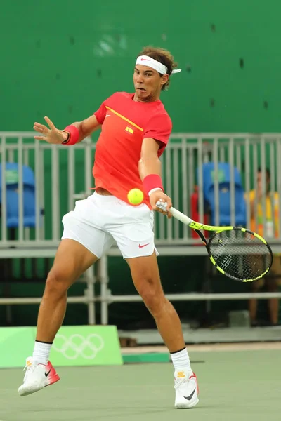 Olympisch kampioen Rafael Nadal van Spanje in actie tijdens mannen enkelspel eerste ronde wedstrijd van de Olympische spelen Rio 2016 — Stockfoto