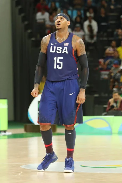 Le champion olympique Carmelo Anthony de l'équipe des États-Unis en action au match de basket-ball du groupe A entre l'équipe des États-Unis et l'Australie — Photo