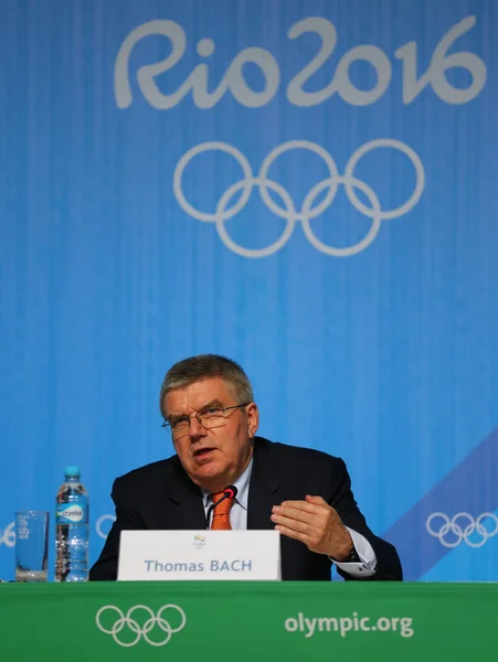 Президент Томас Баха олімпійський комітет Міжнародного під час прес-конференції в Ріо Олімпійських іграх 2016 прес-центр — стокове фото