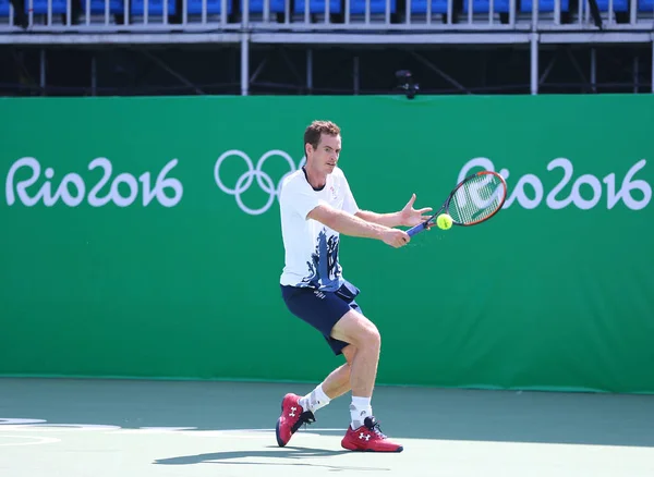Olympijský šampion Andy Murray z Velké Británie v praxi pro olympijské hry Rio 2016 na olympijské tenisové centrum v Rio de Janeiru — Stock fotografie