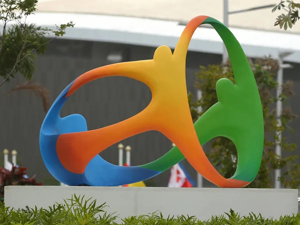 Rio 2016 โลโก้อย่างเป็นทางการในสวนโอลิมปิกในริโอเดอจาเนโร — ภาพถ่ายสต็อก