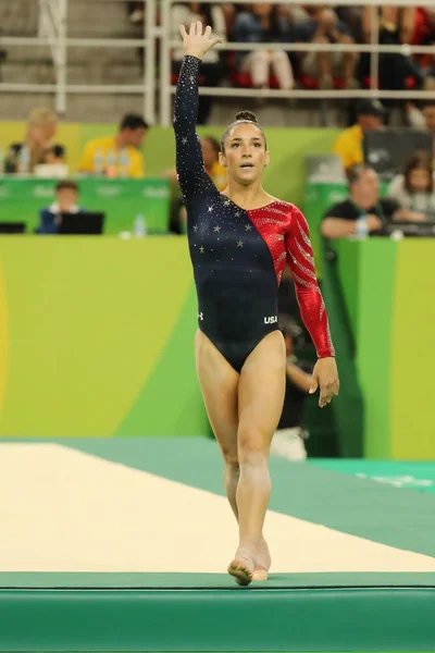 Campeona olímpica Aly Raisman de Estados Unidos antes de competir en el ejercicio de suelo en la clasificación de gimnasia femenina en los Juegos Olímpicos de Río 2016 — Foto de Stock