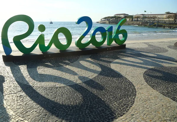 Rio 2016 skilt på Copacabana Beach i Rio de Janeiro - Stock-foto