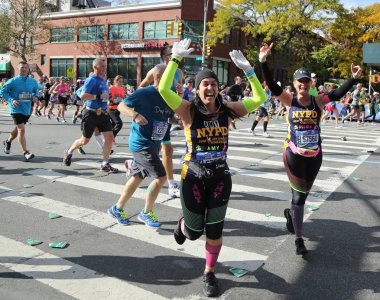 New York maratonunu koşucular 26.2 mil yol tüm beş Nyc boroughs Central Park'ta, Manhattan bitiş çizgisine çapraz geçiş