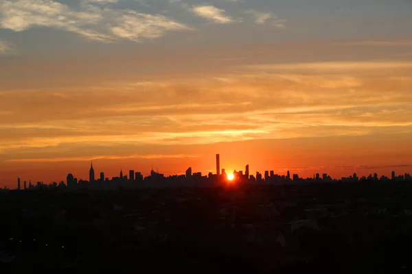 New York City skyline panorama bij zonsondergang — Stockfoto