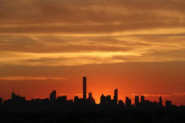 New York City skyline panorama bij zonsondergang — Stockfoto