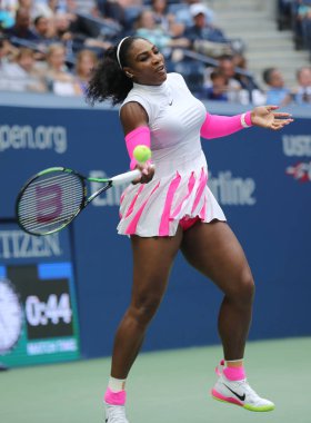 Bize açık 2016 dört maç yuvarlak onu sırasında eylem Grand Slam şampiyonu Serena Williams Amerika Birleşik Devletleri