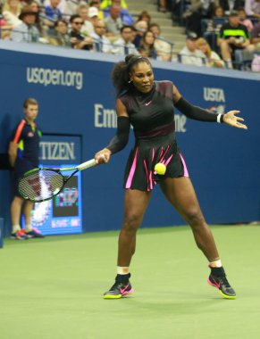 Grand Slam şampiyonu Serena Williams bize açık 2016 onun ilk yuvarlak maç sırasında eylem 