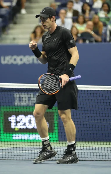 El campeón del Grand Slam Andy Murray de Gran Bretaña en acción durante la cuarta ronda del US Open 2016 —  Fotos de Stock