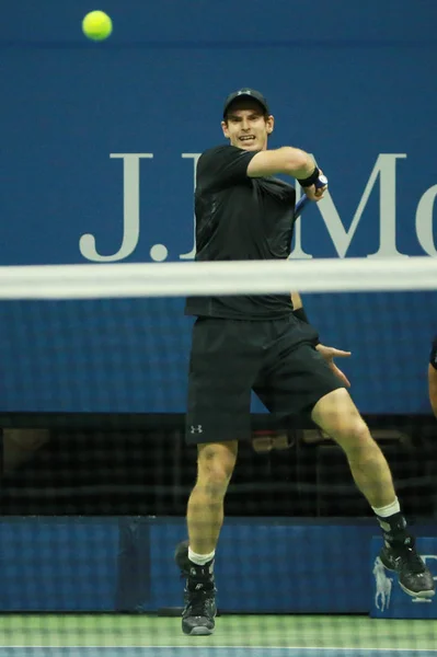Grand Slam Champion Andy Murray van Groot-Brittannië in actie tijdens ons Open 2016 ronde vier overeenkomen met — Stockfoto