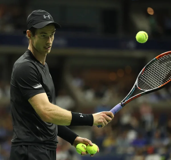 El campeón del Grand Slam Andy Murray de Gran Bretaña en acción durante la cuarta ronda del US Open 2016 — Foto de Stock
