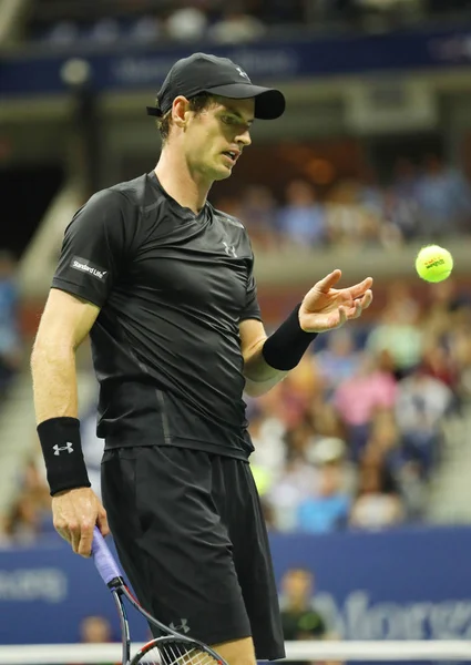 Le champion du Grand Chelem Andy Murray de Grande-Bretagne en action lors de la quatrième manche de l'US Open 2016 — Photo