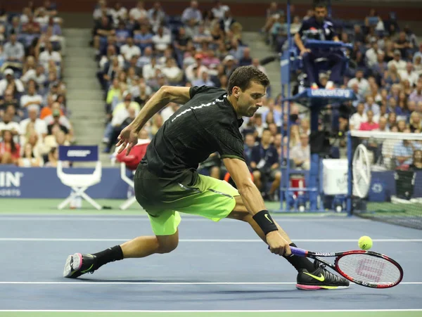 El tenista profesional Grigor Dimitrov de Bulgaria en acción durante la cuarta ronda del US Open 2016 —  Fotos de Stock