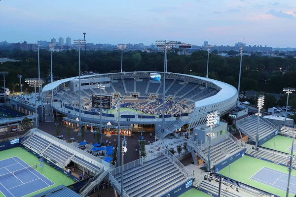 Neu erbautes Tribünenstadion im Billie Jean King National Tennis Center — Stockfoto