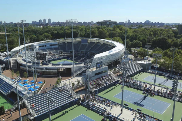 Stade de tribune nouvellement construit au Billie Jean King National Tennis Center — Photo