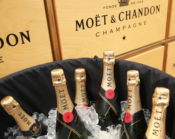 Moet i Chandon champagne przedstawione National Tennis Center podczas Open 2016 — Zdjęcie stockowe