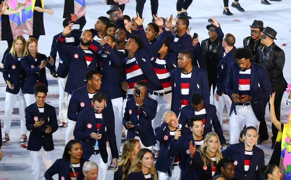 Olimpiai csapat Usa menetelnek a Maracana stadion Rio 2016-ban megüresedett állás szertartás során — Stock Fotó