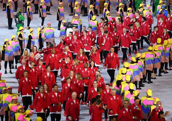 Olimpiyat takımı Kanada Maracana Stadı'nda Rio 2016 açılış töreni sırasında yürüyüş 