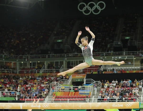 Yan Wang Κίνα ανταγωνίζονται για την ακτίνα ισορροπίας στο all-around γυμναστική γυναικών στους Ολυμπιακούς Αγώνες Ρίο 2016 — Φωτογραφία Αρχείου
