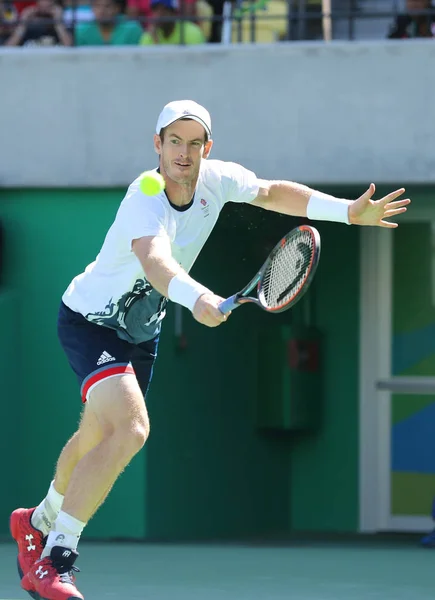 Le champion olympique Andy Murray de Grande-Bretagne en action lors de la demi-finale masculine simple des Jeux Olympiques de Rio 2016 — Photo