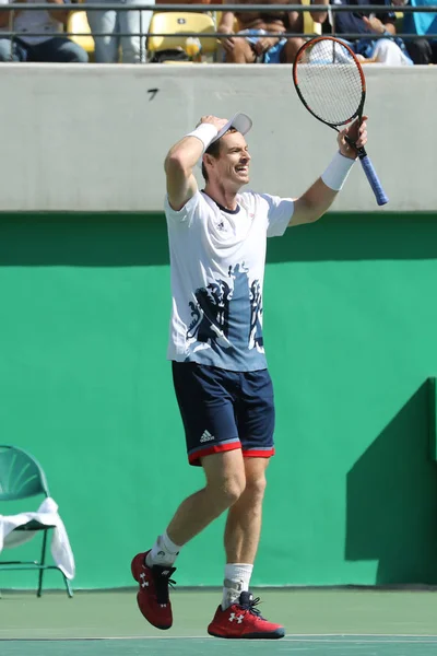 Olympijský šampion Andy Murray z Velké Británie slaví vítězství po semifinále dvouhry mužů z olympijské hry Rio 2016 — Stock fotografie