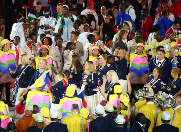 Federacji Rosyjskiej reprezentacji olimpijskiej w ceremonii otwarcia Rio 2016 na stadionie Maracana — Zdjęcie stockowe