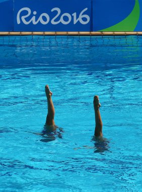 Senkronize yüzme duets ücretsiz rutin başlangıç Rio 2016 Olimpiyat Oyunları sırasında rekabet Anita Alvarez ve Mariya Koroleva takım Amerika Birleşik Devletleri 