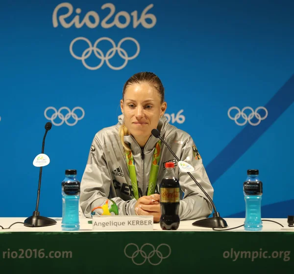실버 메달 제작가 독일의 안 젤리 크 Kerber 테니스 여자 단식 결승 리오 2016 년 올림픽 게임의 후 기자 회견 — 스톡 사진