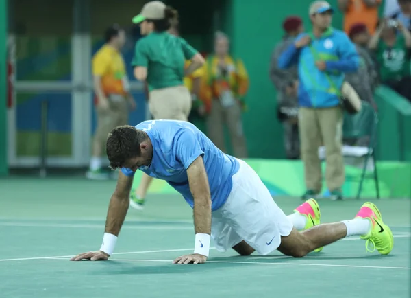 Erkekler tekler yarı final maç, Rio 2016 Olimpiyat oyunlarında olimpik Tenis Merkezi sonra Juan Martin Del Potro Arjantin zafer kutluyor — Stok fotoğraf