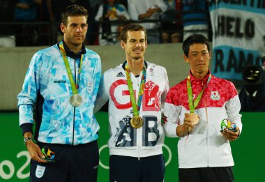 Juan Martin Del Porto Arg (L), Olimpiyat Şampiyonu Andy Murray Gbr ve Kei Nishikori Jpn tenis erkekler tekler madalya töreni Rio 2016 Olimpiyat Oyunları sırasında 