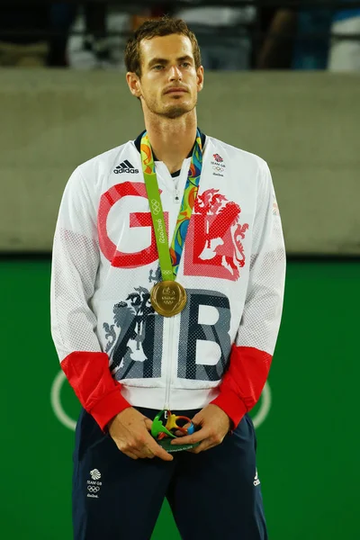 Olympic champion Andy Murray of Great Britain during tennis men's singles medal ceremony of the Rio 2016 Olympic Games at the Olympic Tennis Centre — Stock Photo, Image