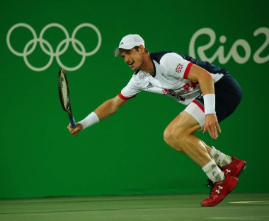 Olimpiyat Şampiyonu Andy Murray Büyük Britanya'nın erkekler tekler finali sırasında eylem Rio 2016 Olimpiyat Oyunları