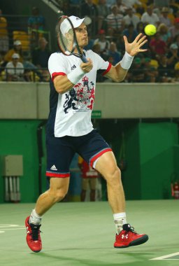 Olimpiyat Şampiyonu Andy Murray Büyük Britanya'nın erkekler tekler finali sırasında eylem Rio 2016 Olimpiyat Oyunları
