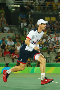 Olimpiyat Şampiyonu Andy Murray Büyük Britanya'nın erkekler tekler finali sırasında eylem Rio 2016 Olimpiyat Oyunları