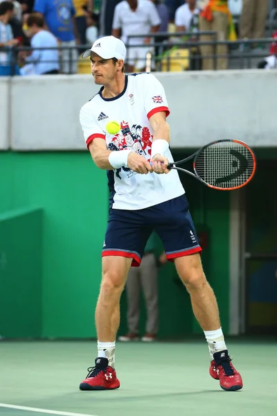 Olympijský vítěz Andy Murray z Velké Británie v akci během finále ve dvouhře mužů z olympijské hry Rio 2016 — Stock fotografie