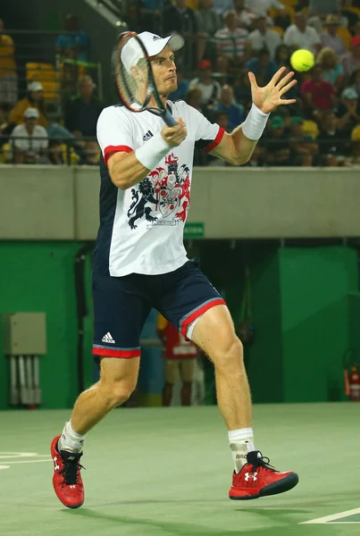 Olimpiyat Şampiyonu Andy Murray Büyük Britanya'nın erkekler tekler finali sırasında eylem Rio 2016 Olimpiyat Oyunları