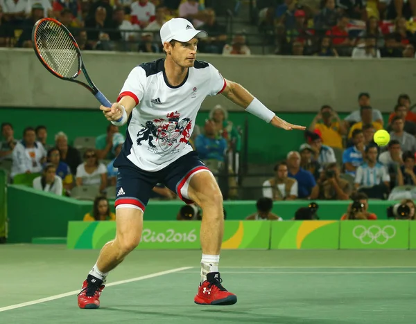 Olimpiyat Şampiyonu Andy Murray Büyük Britanya'nın erkekler tekler finali sırasında eylem Rio 2016 Olimpiyat Oyunları