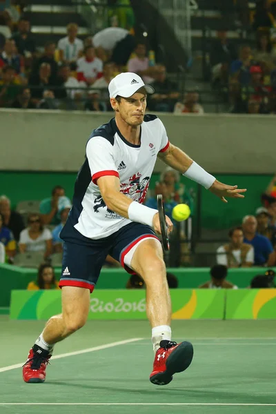 Olimpiyat Şampiyonu Andy Murray Büyük Britanya'nın erkekler tekler finali sırasında eylem Rio 2016 Olimpiyat Oyunları