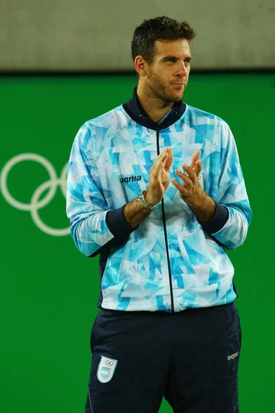 Silbermedaillengewinner juan martin del potro aus Argentinien bei der Medaillenverleihung der Olympischen Spiele 2016 in Rio im olympischen Tenniszentrum — Stockfoto