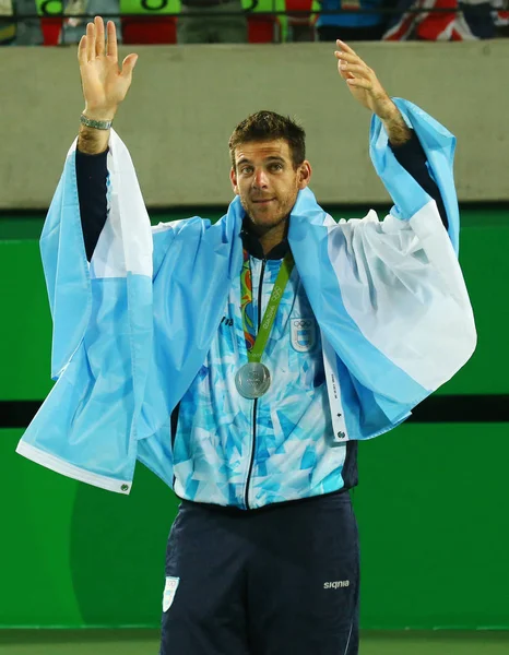 Medallista de Plata Juan Martin Del Potro de Argentina durante la ceremonia de medalla individual de tenis masculino de los Juegos Olímpicos de Río 2016 en el Centro Olímpico de Tenis — Foto de Stock
