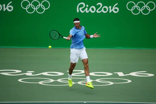 Campeón del Grand Slam Juan Martin Del Potro de Argentina en acción durante su partido de cuartos de final de los Juegos Olímpicos de Río 2016 en el Centro Olímpico de Tenis — Foto de Stock