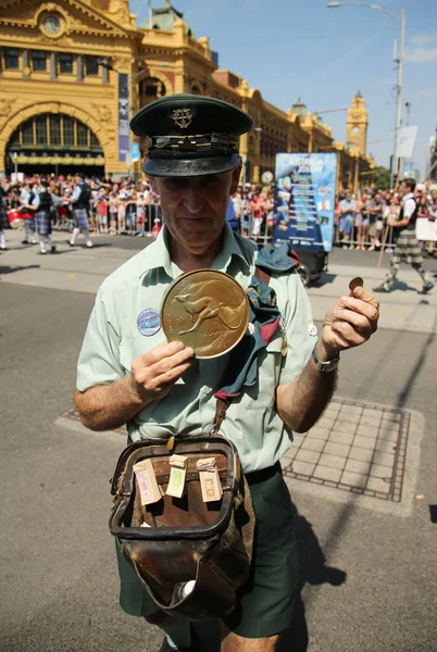メルボルンでオーストラリアの日パレードの間に行進の参加者 — ストック写真