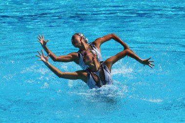 Huang Xuechen ve güneş Wenyan takımının Çin senkronize yüzme duets ücretsiz rutin başlangıç Rio 2016 Olimpiyat Oyunları sırasında rekabet 