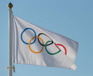 Rio de Janeiro Copacabana Plajı'nda Olimpiyat bayrağı