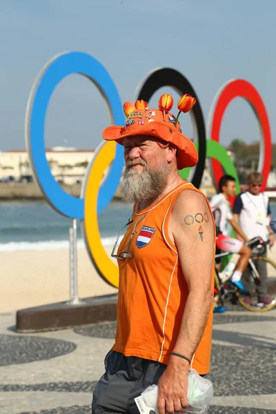 Tifoso olandese dopo Rio 2016 Olympic Cycling Road gara di percorso dei Giochi Olimpici di Rio 2016 a Copacabana spiaggia di Rio de Janeiro — Foto Stock