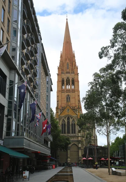 St. Paul's Cathedral i centrala Melbourne — Stockfoto